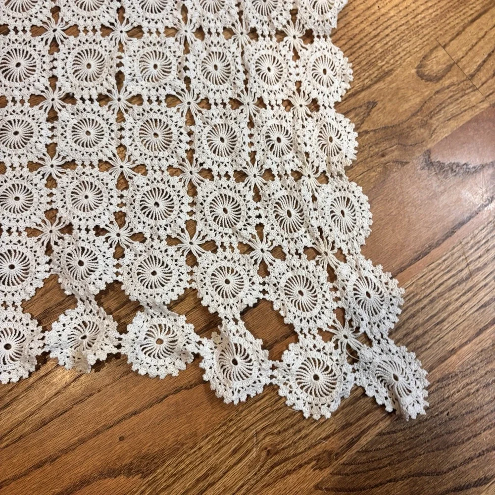 Vintage Handmade Crochet Lace Tablecloth Doily Medallion Motif 30